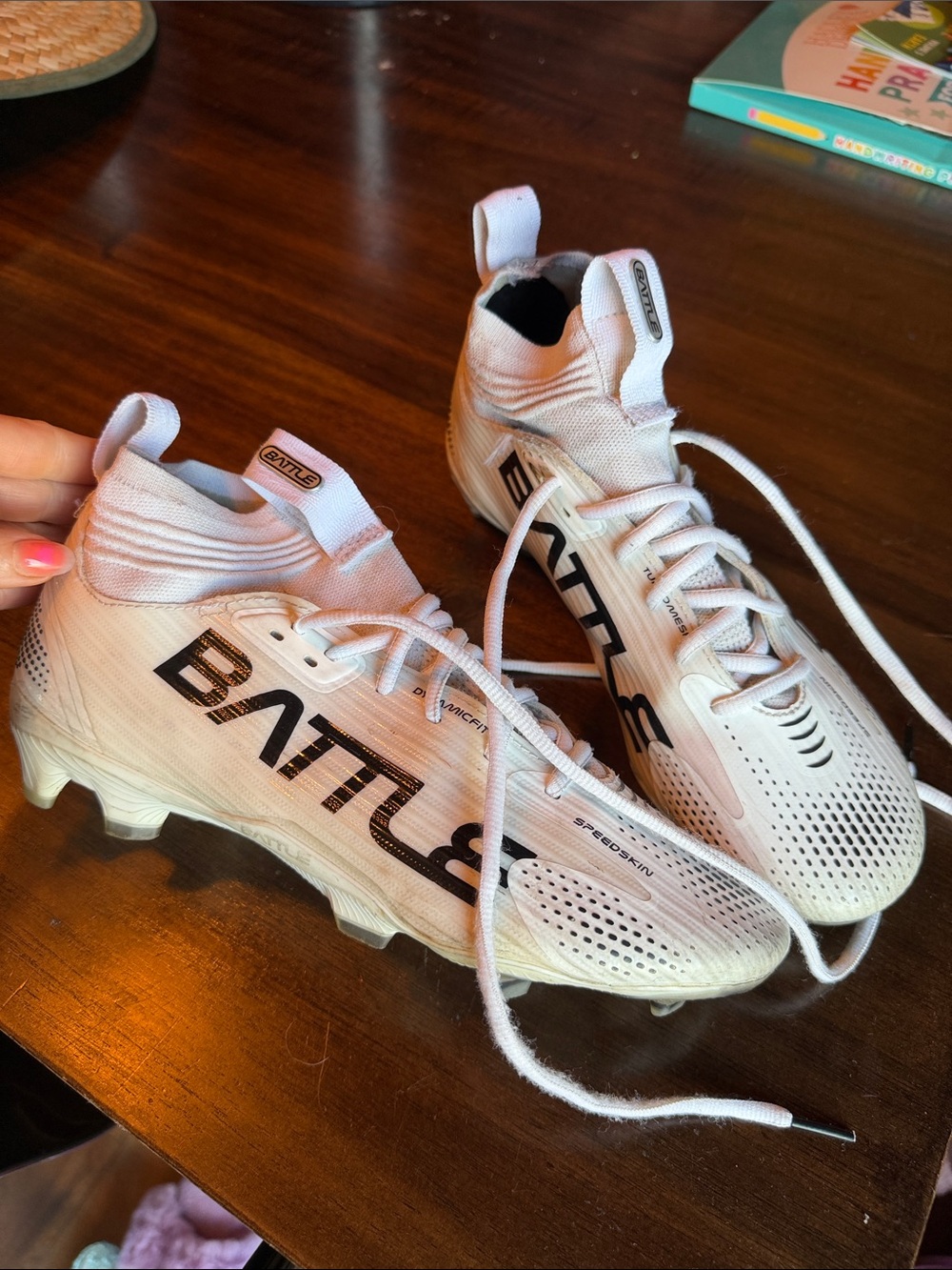 Battle White Cleats – Lightweight Soccer/Football Cleats